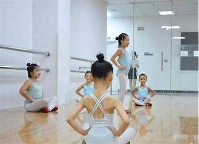 十堰成人舞蹈培训免费班报名，轻松学跳舞提升自信